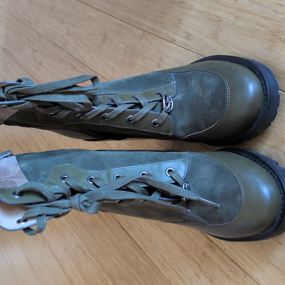 ✨ Coach Green And Tan Heeled Hedy Boot Size 9.5/ 40 - Picture 4 of 8